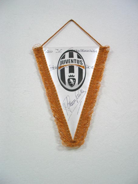 I gadget esclusivi dello Juventus DOC Alex Del Piero Il gagliardetto  ufficiale della Juventus in sede Immagine del gadget del Club