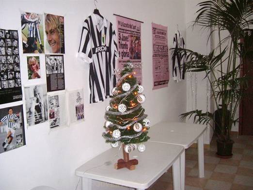 Decorazioni Natalizie Juventus.La Sede Dello Juventus Doc Alex Del Piero Albero Di Natale Della Juventus Immagine Della Sede Del Club